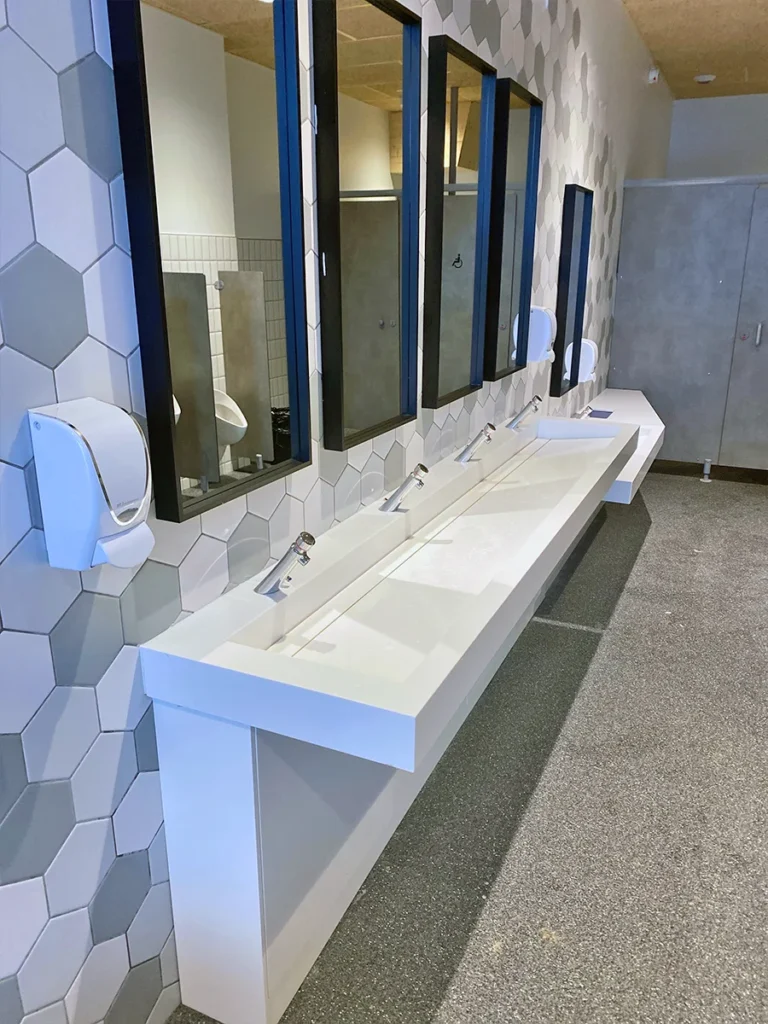 Sanitaires sur mesure dans gare téléphérique