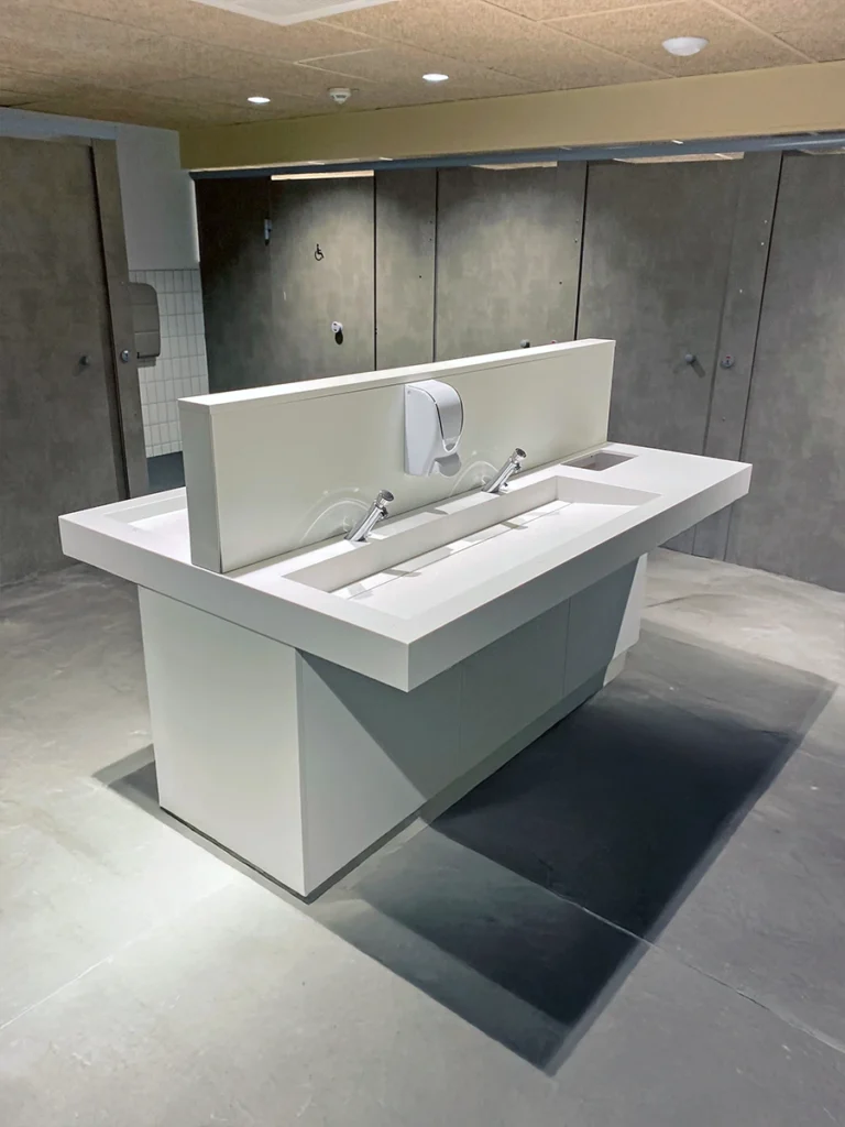 Ilot de sanitaires sur mesure